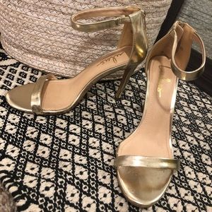 LULU’S GOLD TWO STRAP HEELS